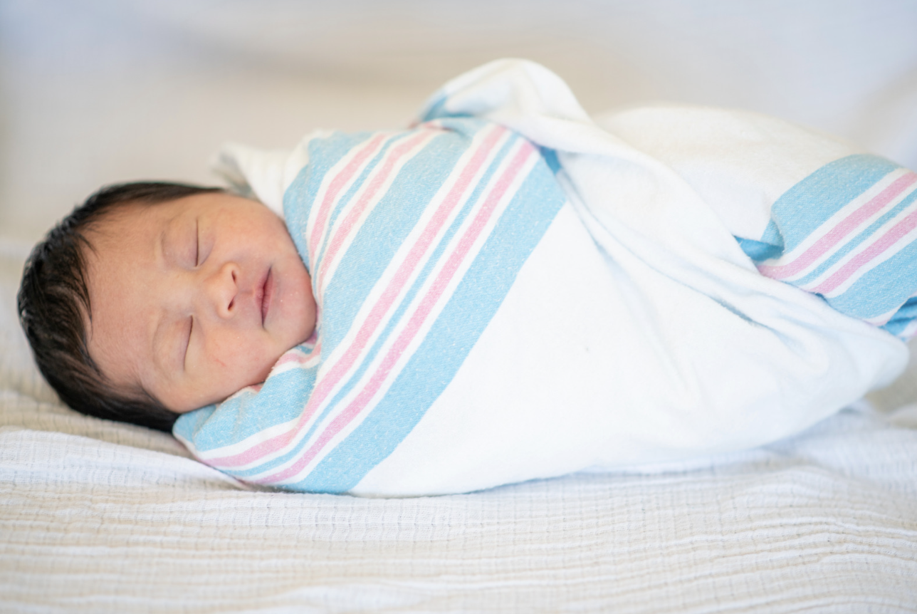 Swaddling and Breastfeeding: What Parents Should Know